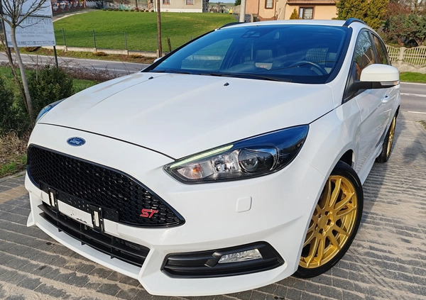 Ford Focus cena 53999 przebieg: 170977, rok produkcji 2015 z Wolbrom małe 781